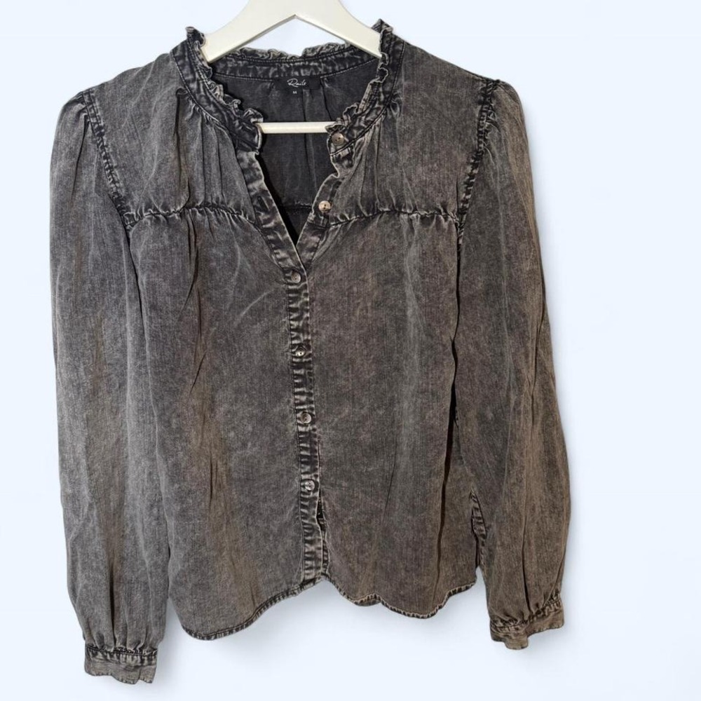 Rails Womens Acid Wash Charcoal Grey Ruffle Neck Button Down Blouse Size M